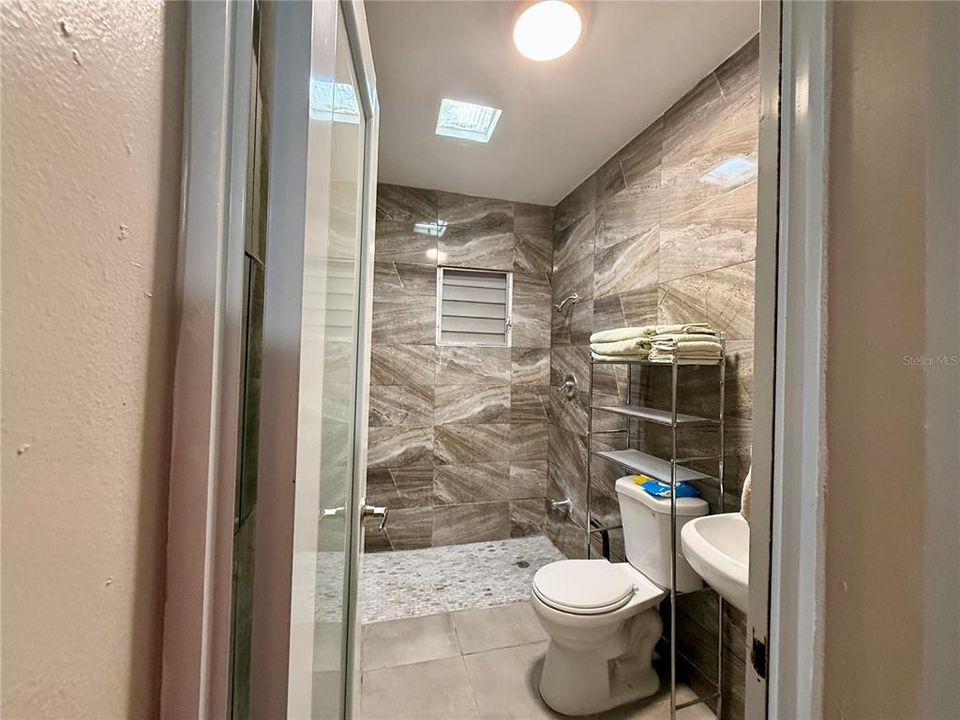 For Sale: $169,000 (3 beds, 2 baths, 1190 Square Feet)