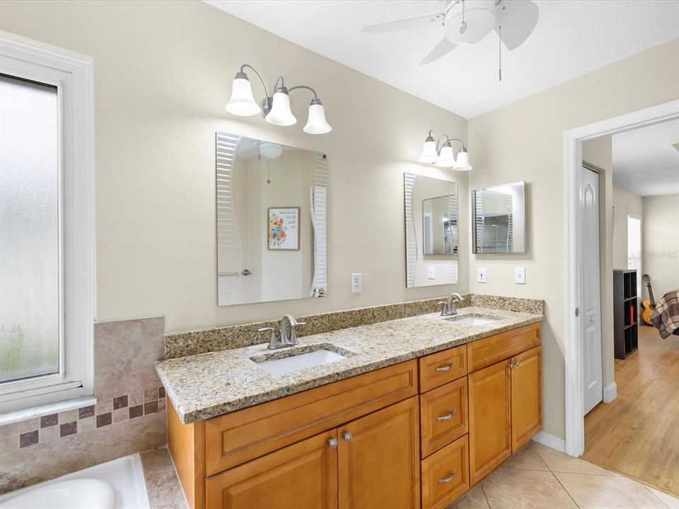 En Venta: $359,900 (2 camas, 2 baños, 1777 Pies cuadrados)