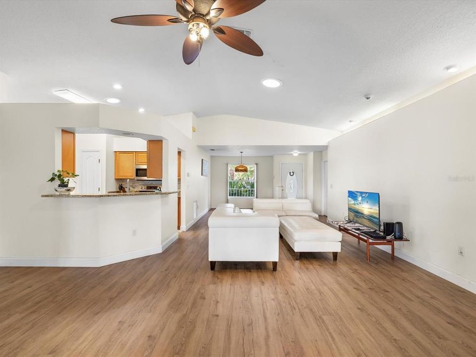 En Venta: $359,900 (2 camas, 2 baños, 1777 Pies cuadrados)