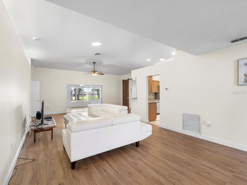 En Venta: $359,900 (2 camas, 2 baños, 1777 Pies cuadrados)