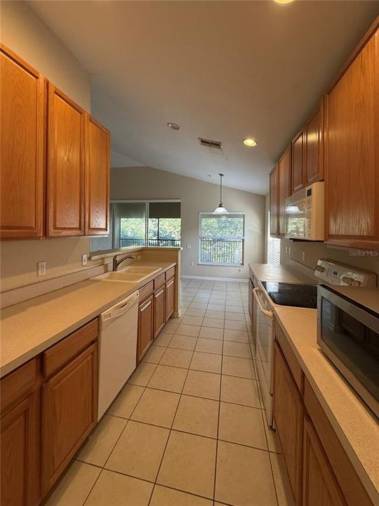 В аренду: $2,300 (3 спален, 2 ванн, 1797 Квадратных фут)