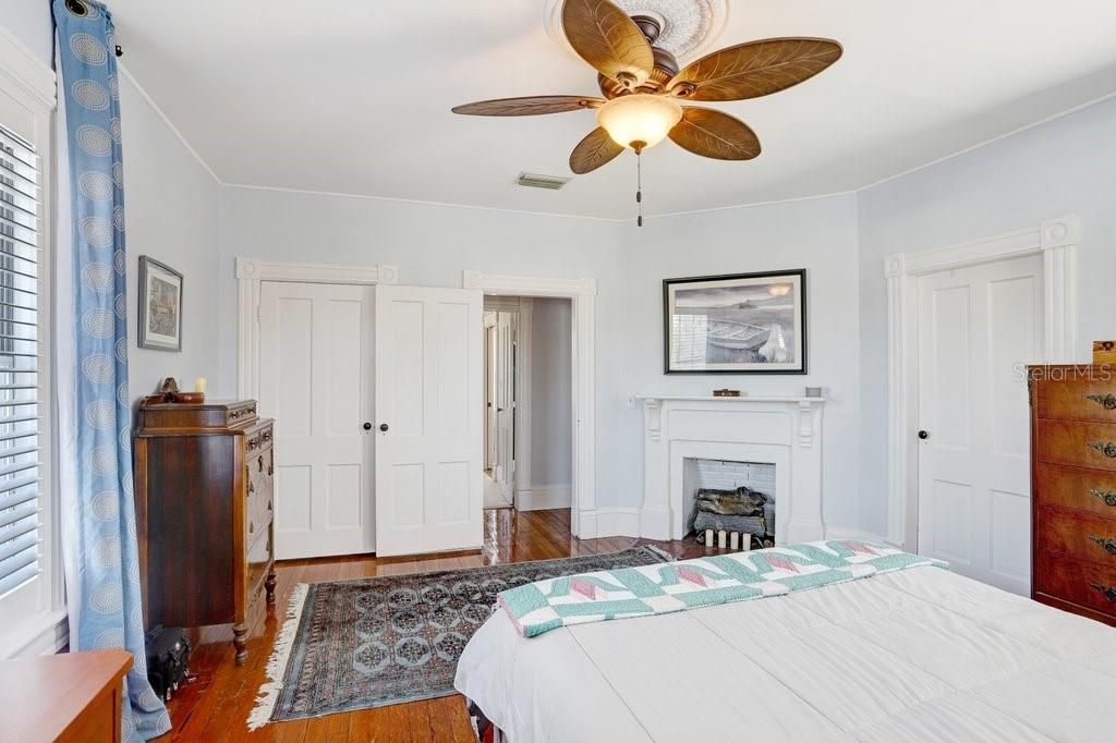 For Sale: $899,900 (4 beds, 5 baths, 3374 Square Feet)