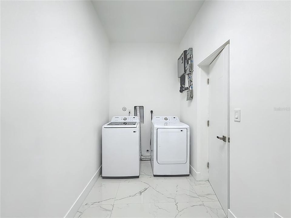 For Sale: $1,890,000 (3 beds, 1 baths, 3144 Square Feet)