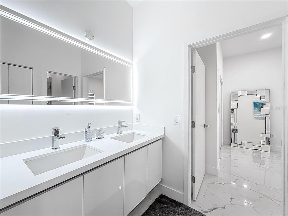 For Sale: $1,890,000 (3 beds, 1 baths, 3144 Square Feet)