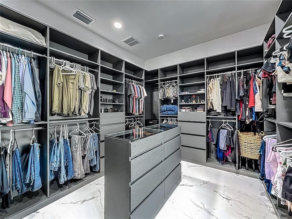 For Sale: $1,890,000 (3 beds, 1 baths, 3144 Square Feet)