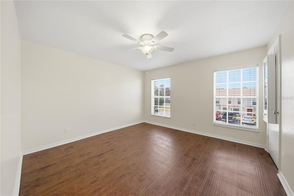 For Rent: $1,500 (2 beds, 1 baths, 958 Square Feet)