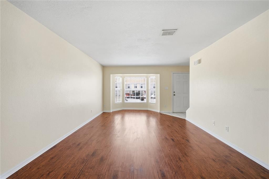 For Rent: $1,500 (2 beds, 1 baths, 958 Square Feet)