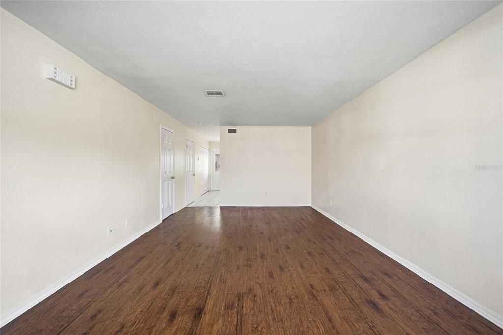 For Rent: $1,500 (2 beds, 1 baths, 958 Square Feet)