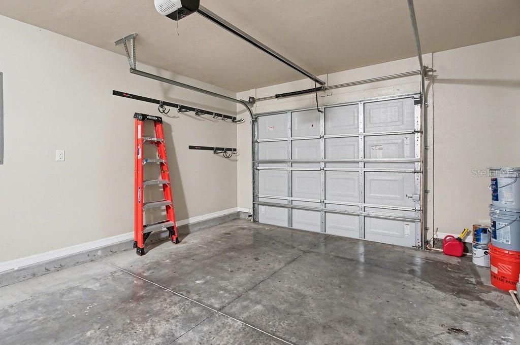 For Sale: $255,000 (3 beds, 2 baths, 1233 Square Feet)