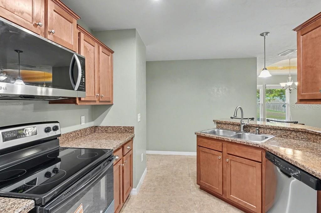 For Sale: $255,000 (3 beds, 2 baths, 1233 Square Feet)