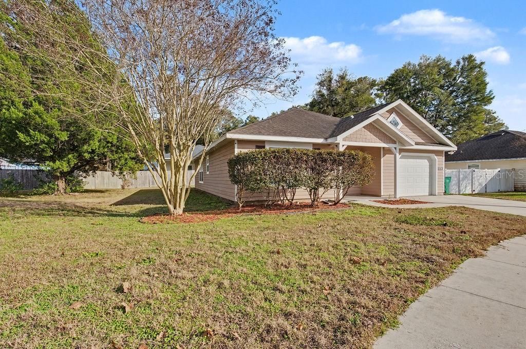 For Sale: $255,000 (3 beds, 2 baths, 1233 Square Feet)