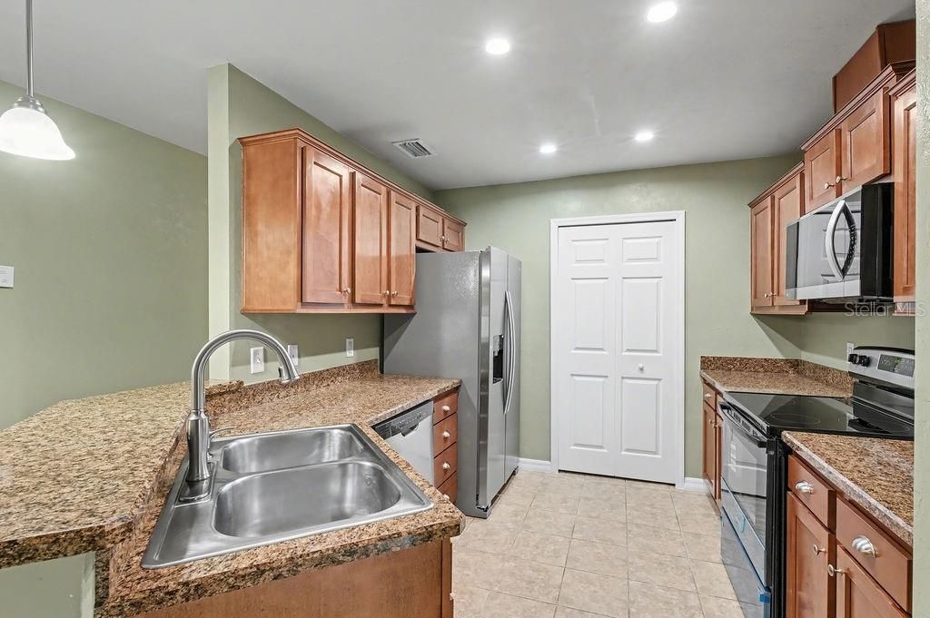 For Sale: $255,000 (3 beds, 2 baths, 1233 Square Feet)