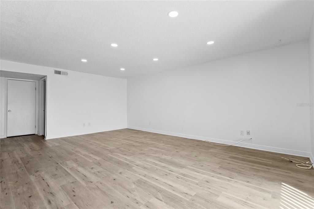 На продажу: $240,000 (3 спален, 2 ванн, 1432 Квадратных фут)