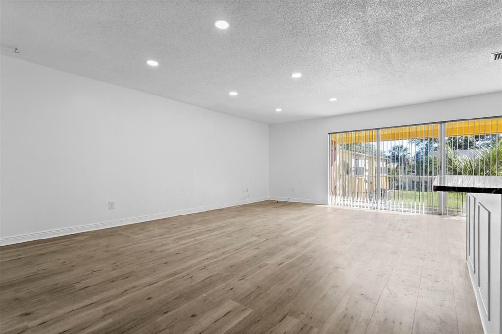 На продажу: $240,000 (3 спален, 2 ванн, 1432 Квадратных фут)