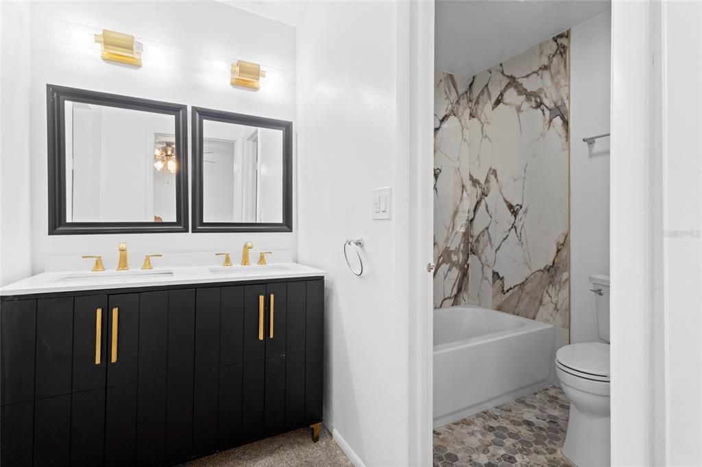 На продажу: $240,000 (3 спален, 2 ванн, 1432 Квадратных фут)