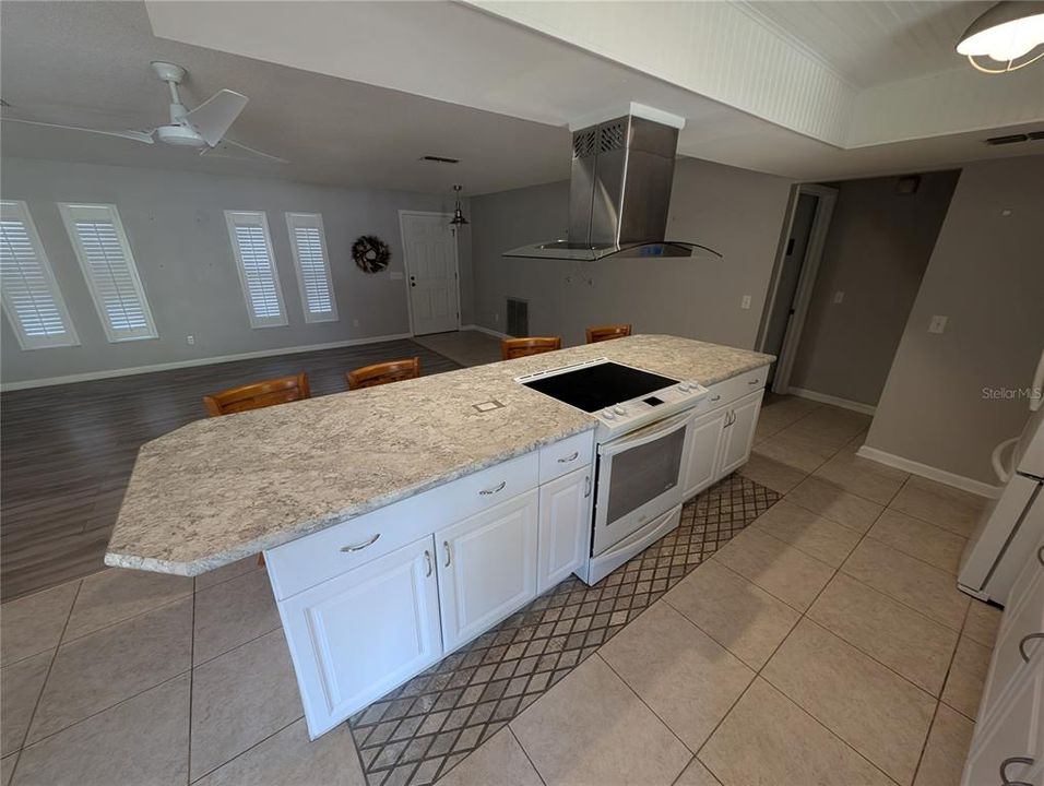 На продажу: $295,000 (3 спален, 2 ванн, 1415 Квадратных фут)