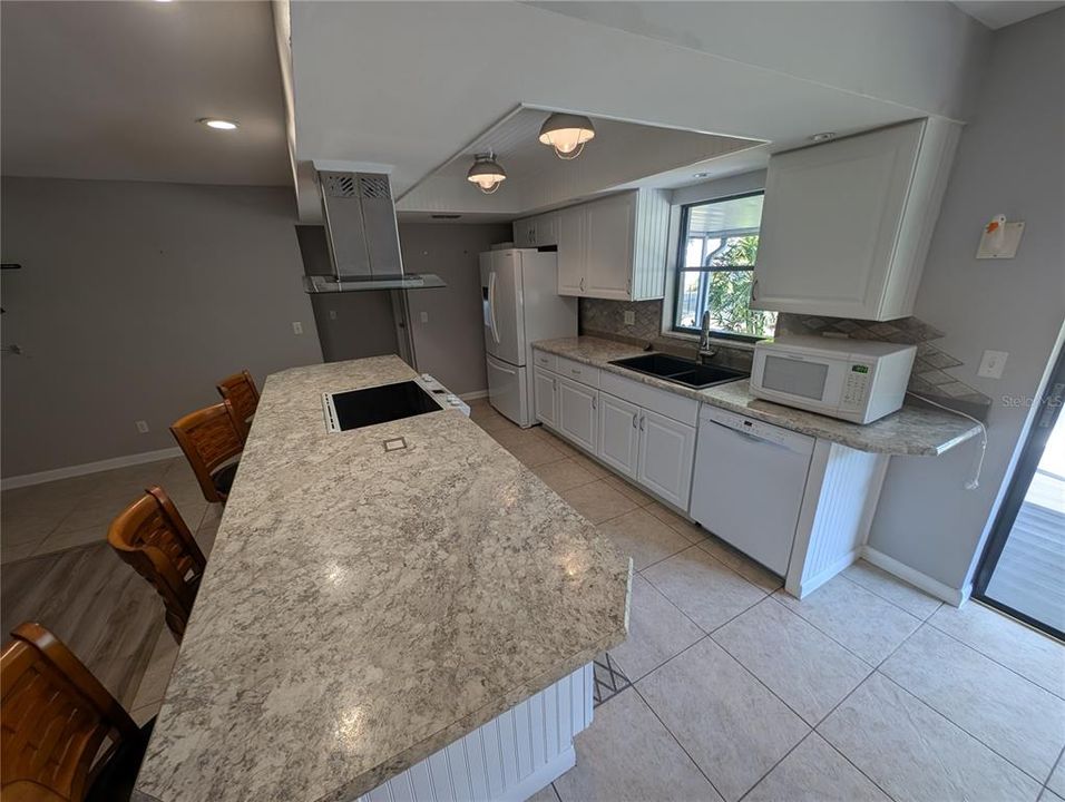 На продажу: $295,000 (3 спален, 2 ванн, 1415 Квадратных фут)