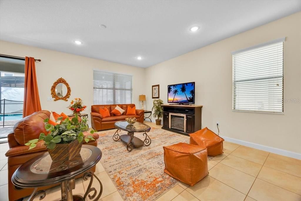 На продажу: $619,000 (7 спален, 5 ванн, 3524 Квадратных фут)