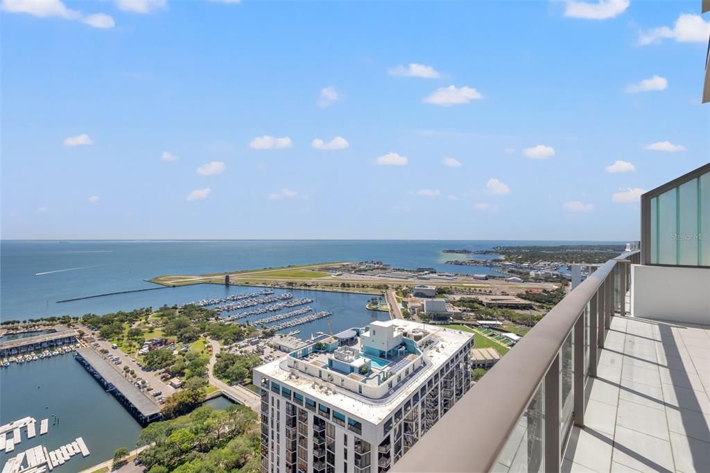 For Sale: $2,195,000 (2 beds, 2 baths, 1522 Square Feet)