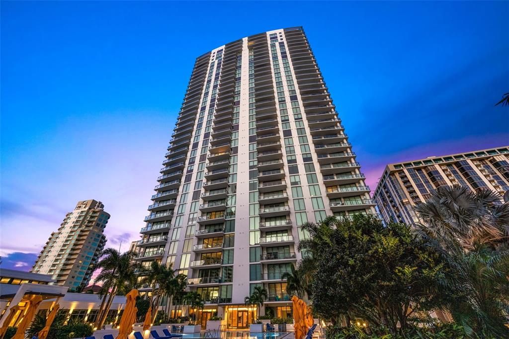 For Sale: $2,195,000 (2 beds, 2 baths, 1522 Square Feet)