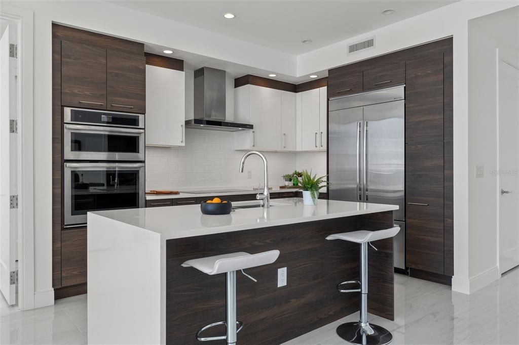 For Sale: $2,195,000 (2 beds, 2 baths, 1522 Square Feet)