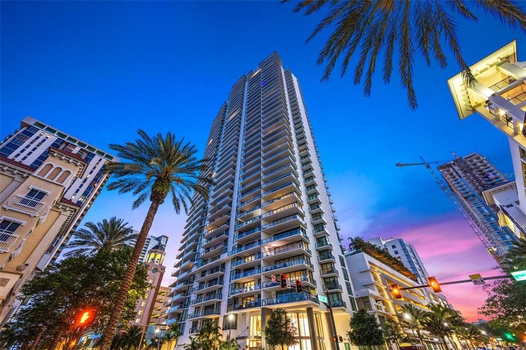 For Sale: $2,195,000 (2 beds, 2 baths, 1522 Square Feet)