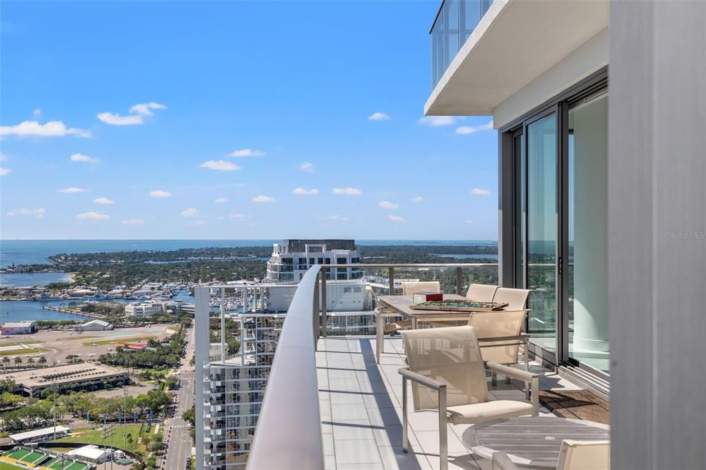 For Sale: $2,195,000 (2 beds, 2 baths, 1522 Square Feet)