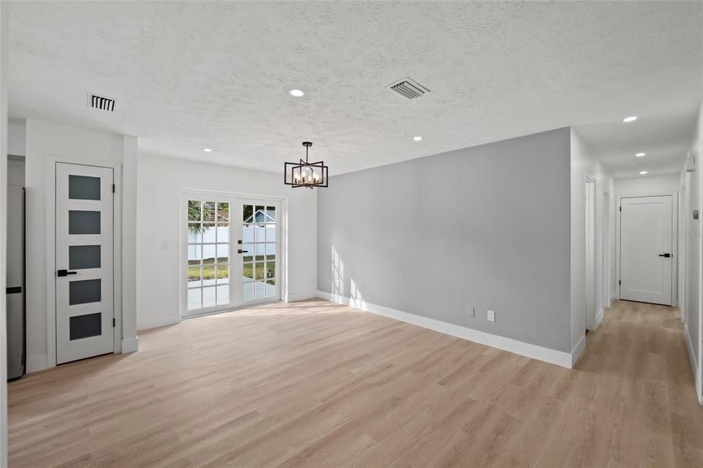 待售: $380,000 (4 贝兹, 2 浴室, 1548 平方英尺)