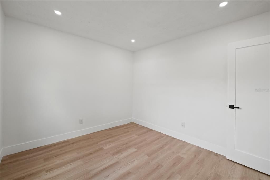 待售: $380,000 (4 贝兹, 2 浴室, 1548 平方英尺)