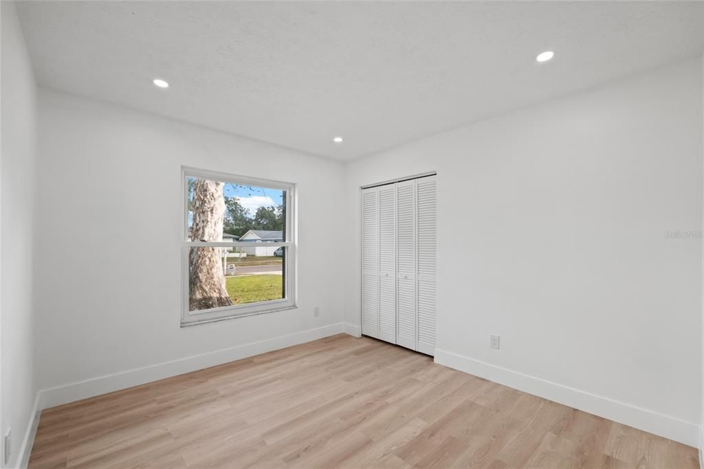 待售: $380,000 (4 贝兹, 2 浴室, 1548 平方英尺)