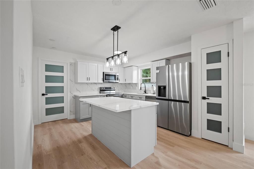 待售: $380,000 (4 贝兹, 2 浴室, 1548 平方英尺)