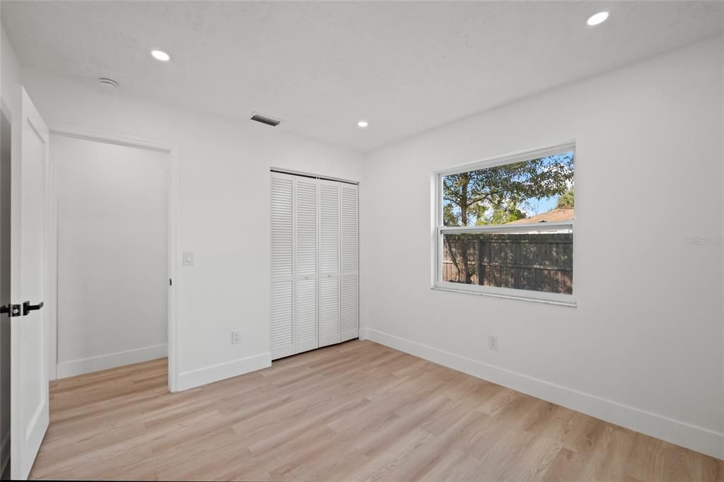 待售: $380,000 (4 贝兹, 2 浴室, 1548 平方英尺)