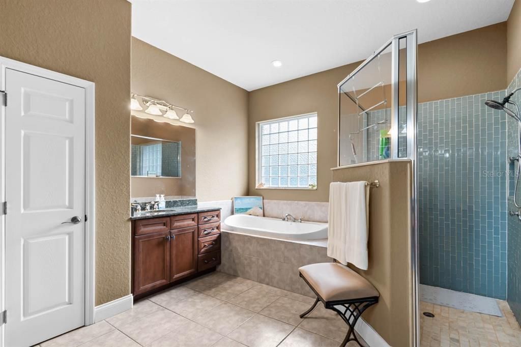 待售: $550,000 (4 贝兹, 2 浴室, 2110 平方英尺)