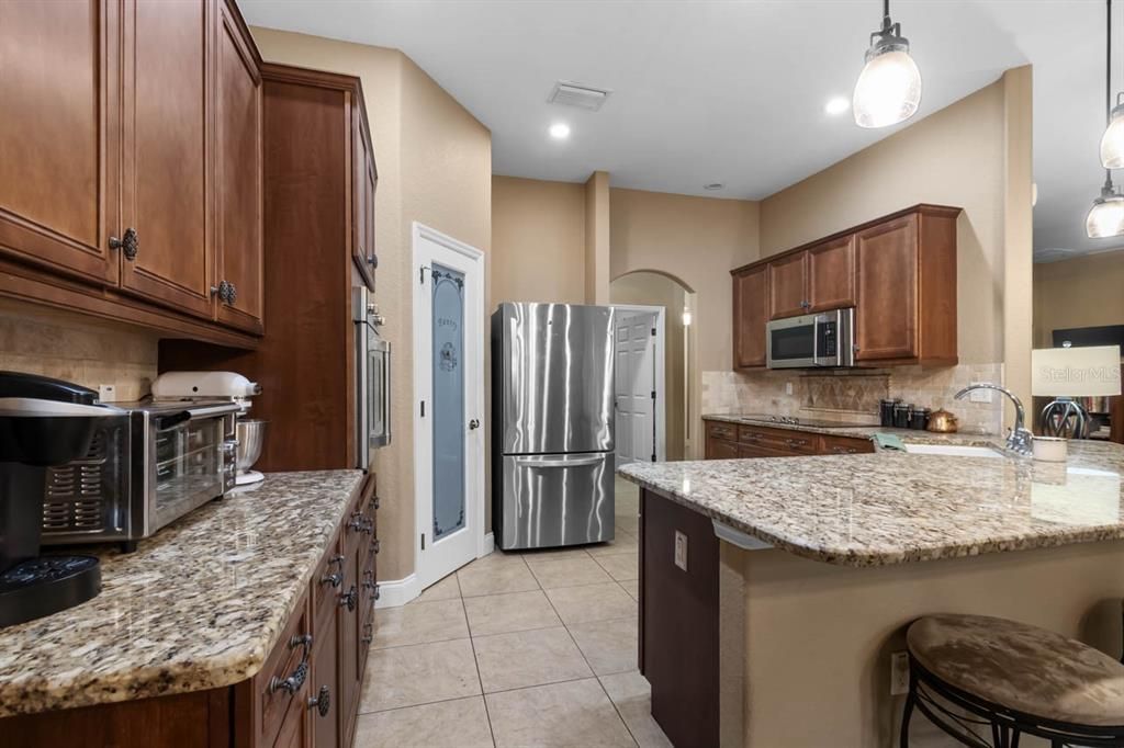 待售: $550,000 (4 贝兹, 2 浴室, 2110 平方英尺)