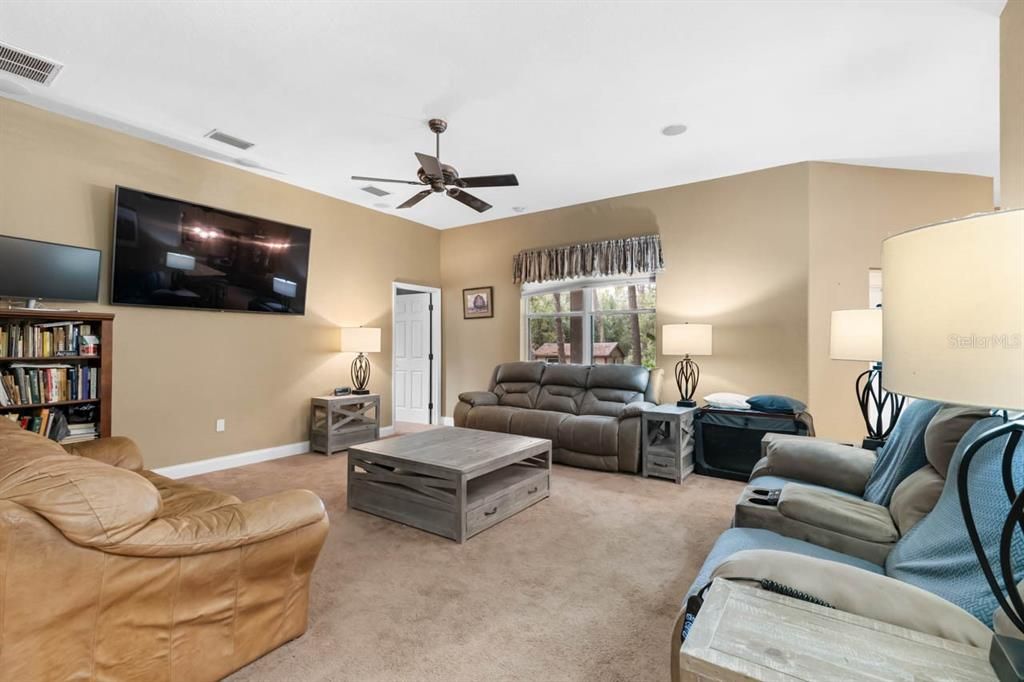 待售: $550,000 (4 贝兹, 2 浴室, 2110 平方英尺)