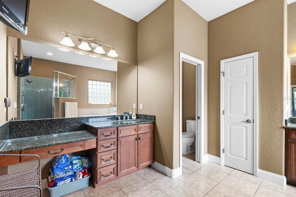 待售: $550,000 (4 贝兹, 2 浴室, 2110 平方英尺)