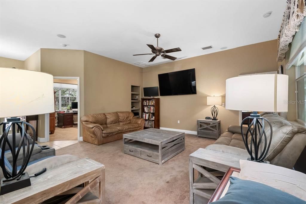 待售: $550,000 (4 贝兹, 2 浴室, 2110 平方英尺)