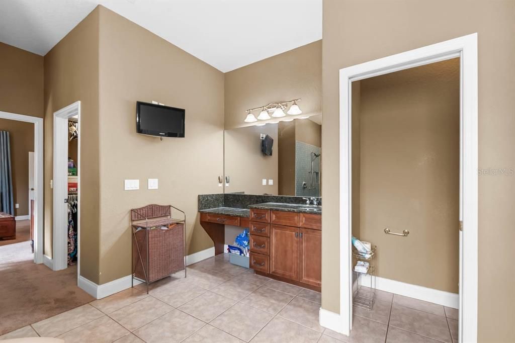 待售: $550,000 (4 贝兹, 2 浴室, 2110 平方英尺)