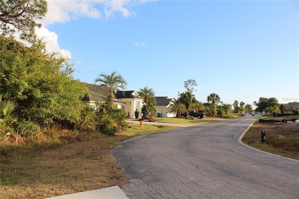 На продажу: $89,000 (0.27 acres)