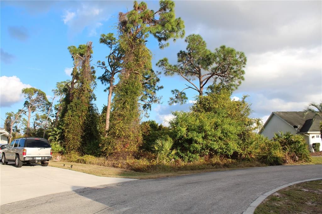 На продажу: $89,000 (0.27 acres)