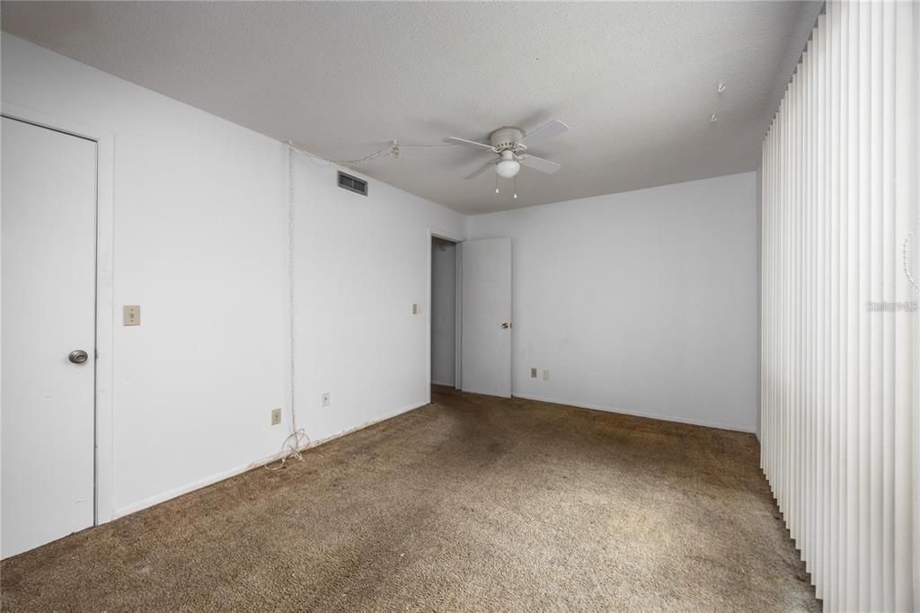 For Sale: $112,000 (2 beds, 1 baths, 853 Square Feet)
