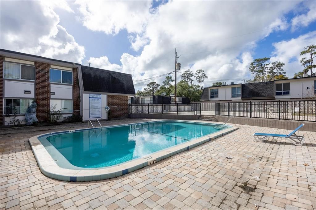 For Sale: $112,000 (2 beds, 1 baths, 853 Square Feet)