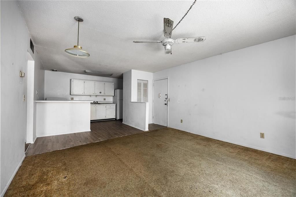 For Sale: $112,000 (2 beds, 1 baths, 853 Square Feet)