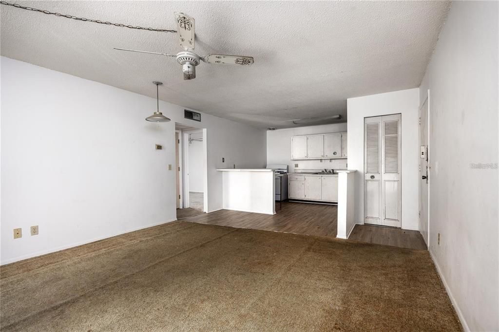 For Sale: $112,000 (2 beds, 1 baths, 853 Square Feet)