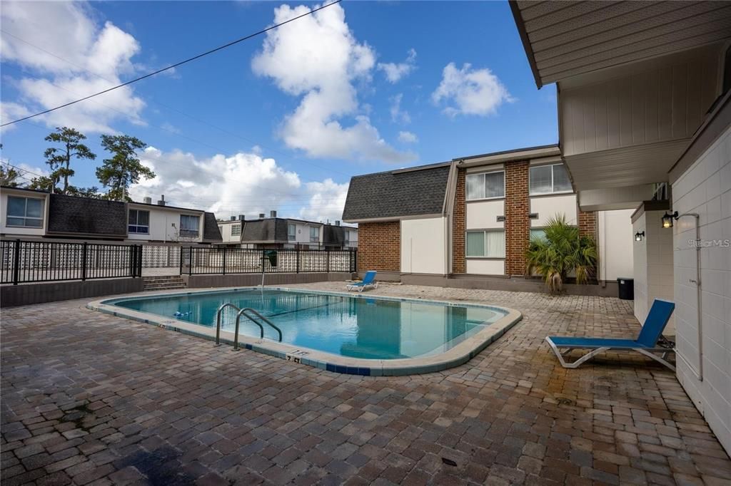 For Sale: $112,000 (2 beds, 1 baths, 853 Square Feet)