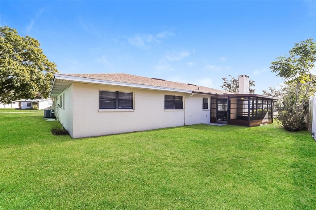 待售: $325,000 (4 贝兹, 2 浴室, 1860 平方英尺)