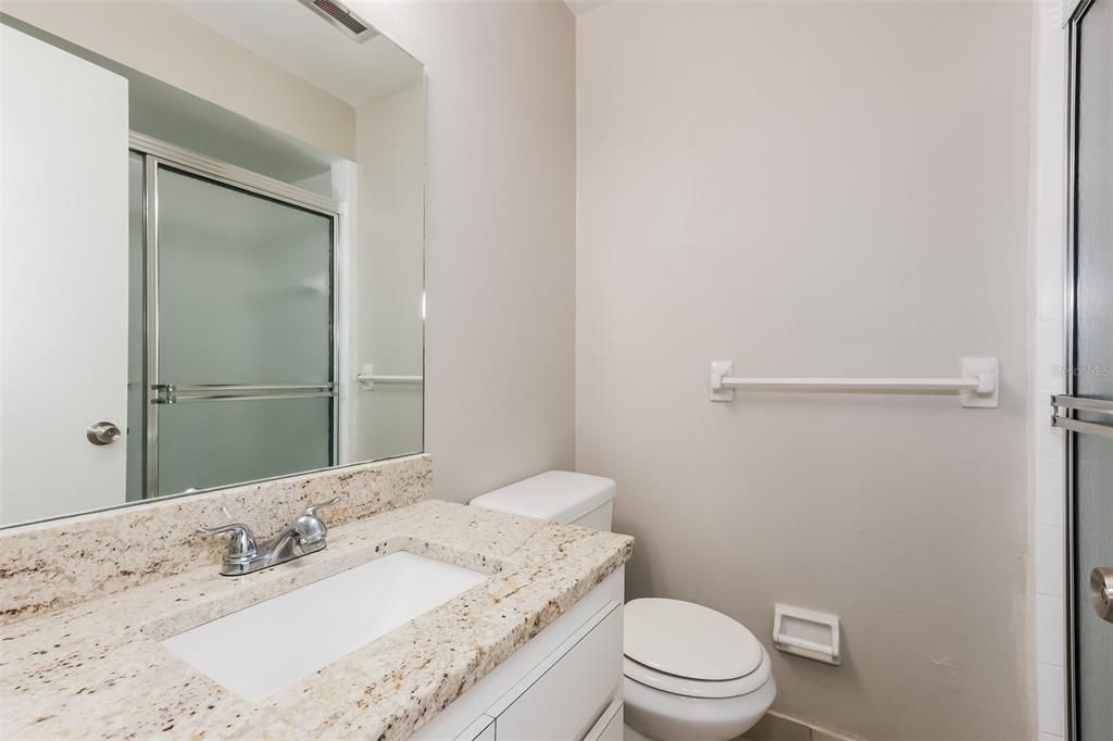 待售: $325,000 (4 贝兹, 2 浴室, 1860 平方英尺)