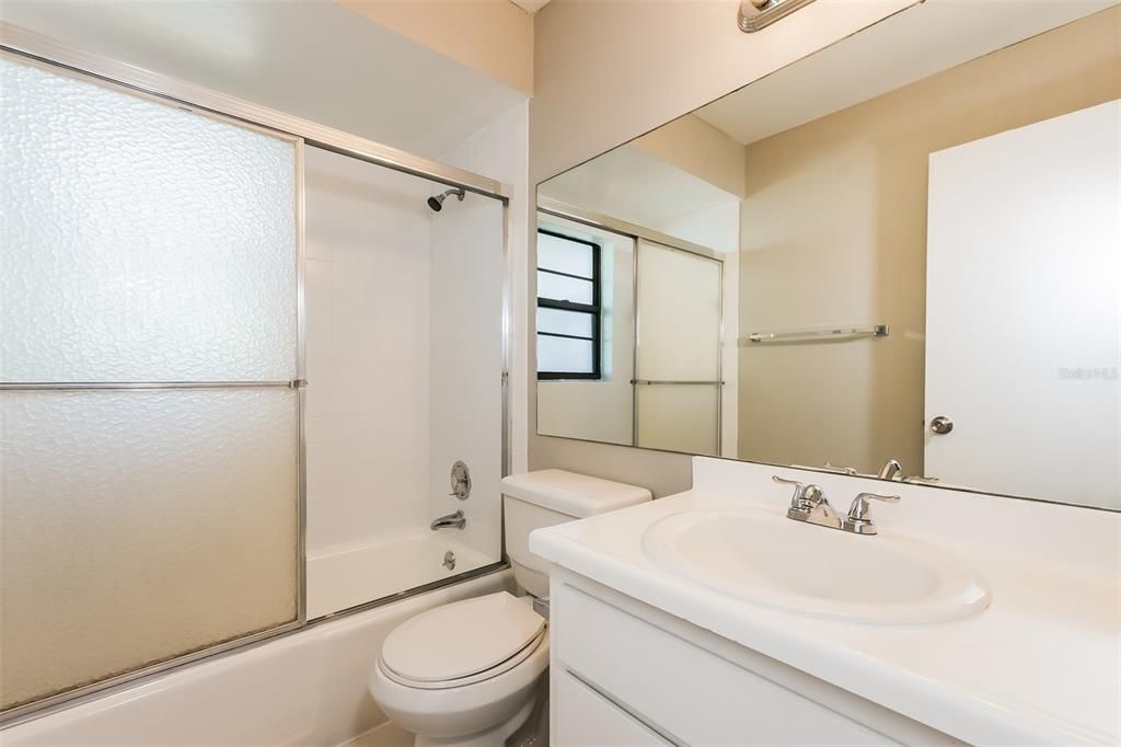 待售: $325,000 (4 贝兹, 2 浴室, 1860 平方英尺)