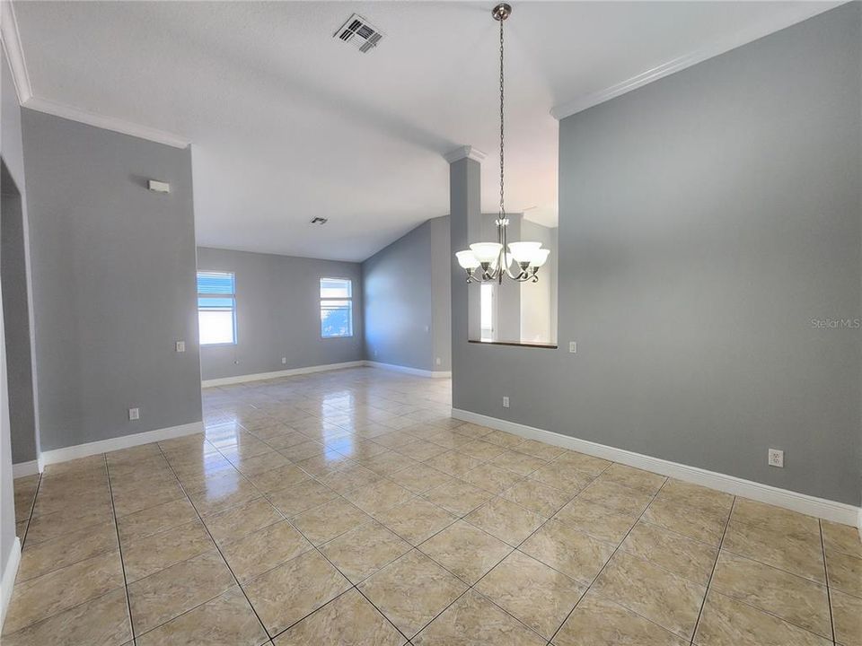 En Venta: $538,000 (4 camas, 3 baños, 2704 Pies cuadrados)