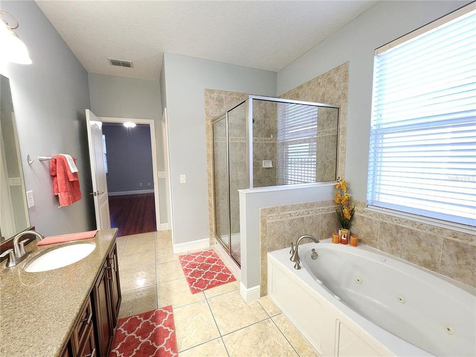 En Venta: $538,000 (4 camas, 3 baños, 2704 Pies cuadrados)